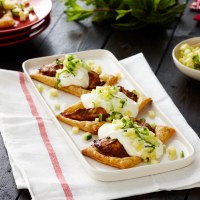 Tandoori spiced chicken tarts with pineapple and cucumber salsa