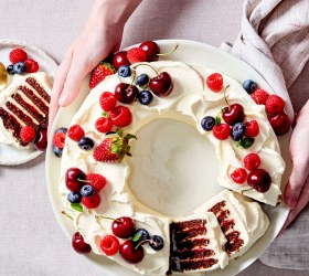 Choc Raspberry Ripple Wreath Cake