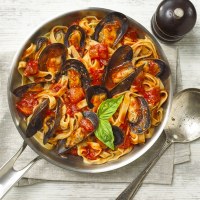 Mussel fettuccine with Napoli sauce