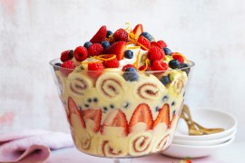 Easy Custard Berry Trifle