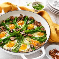 Eggs with herbed mushrooms