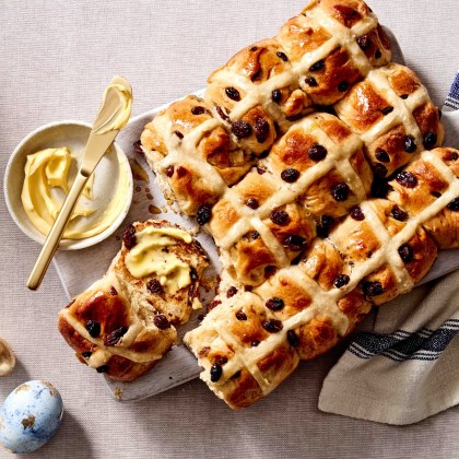 Traditional hot cross buns