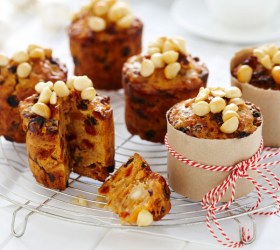 Mini Blond Christmas Cakes