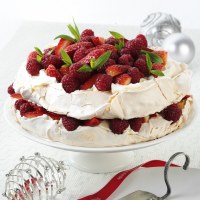 Make the perfect Christmas pavlova