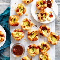 Baked Brie Puffs with Fruit Chutney