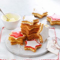 Shortbread stars with lemon butter filling