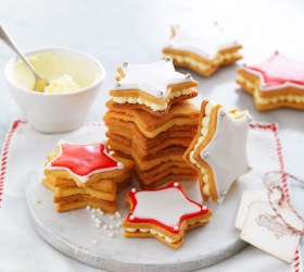 Shortbread stars with lemon butter filling