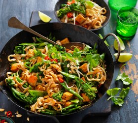 Tofu and Green Vegetable Pad Thai